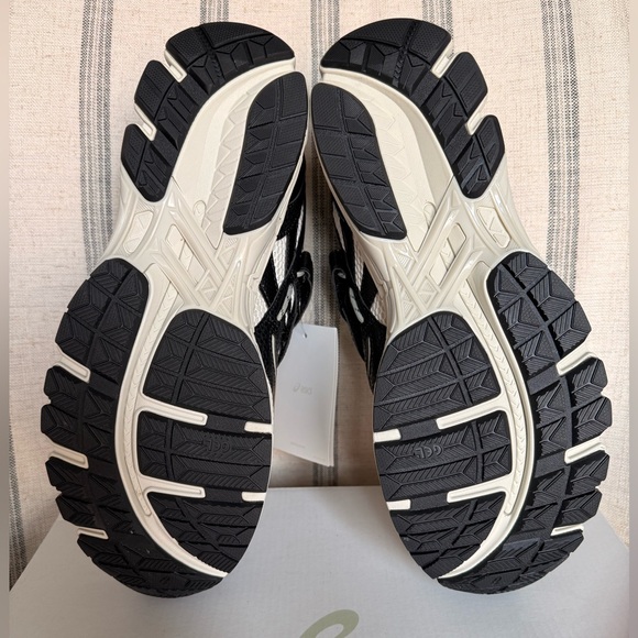 New ASICS Gel-Kayano 20 - Picture 5 of 7